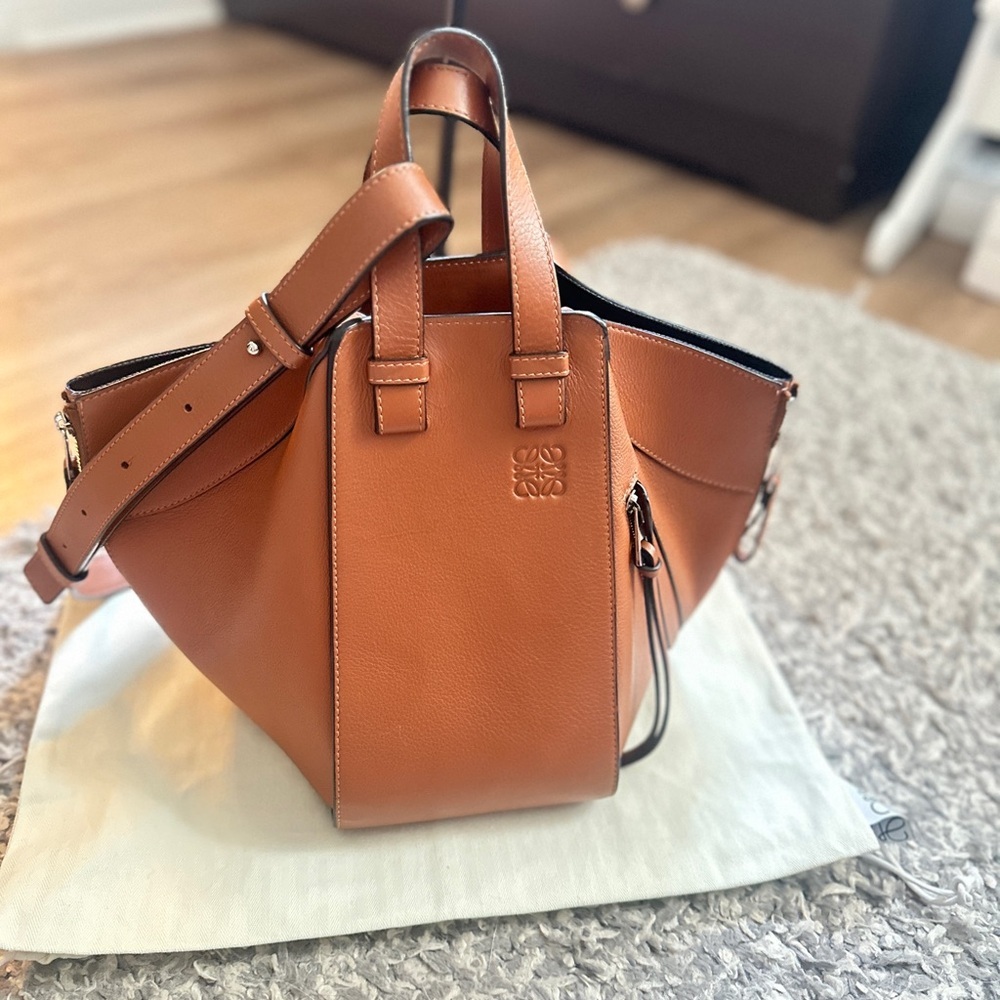 Authentic Loewe's iconic Hammock shoulder bag - Picture 3 of 16